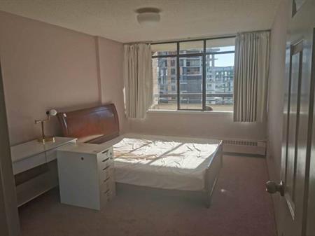 One-Bedroom Apartment on the 12th Floor in Richmond City Centre