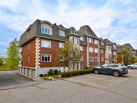 Condo garage 2 chambres Brossard Quartier Dix/30