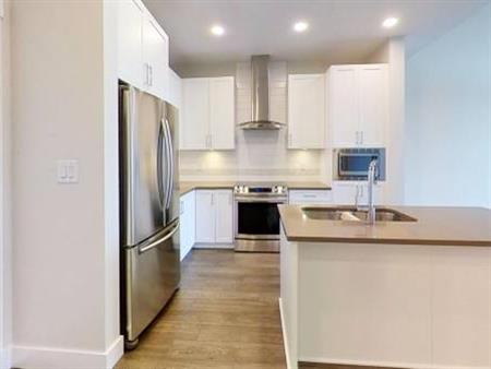 Charming 1 Bed, 1 Bath + Den Apartment in Tsawwassen