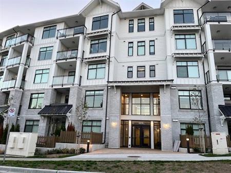 Gorgeous, brand new 2 BR / 2 Bath Suite @ Southaven / South Surrey