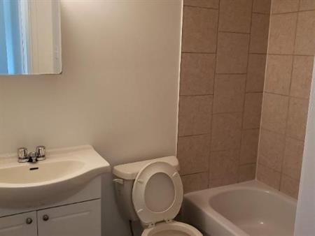 2 CH - 1 SDB - Laval - $1,400 /mo