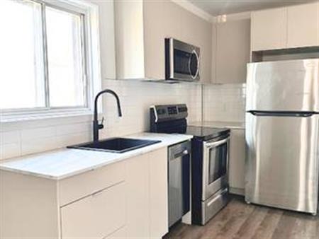 Appartement 4 ½ à louer entièrement rénové DISPONIBLE MAINTENANT