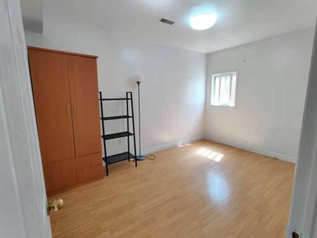 1 Bedroom Apt Available December 1st (Gerrard & Broadview)