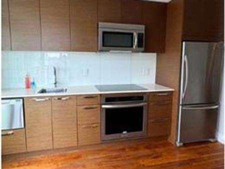 Upscale & Like-New One Junior bedroom in Central Lonsdale