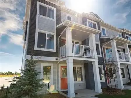 3-Bedroom, 2.5 Bath Townhouse for Rent | Edmonton