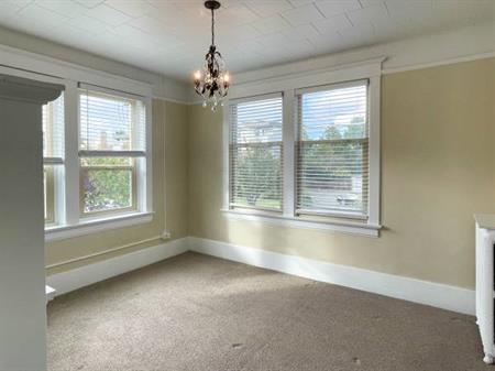 Beautiful 1-Bedroom Suite in Character Apartment Building