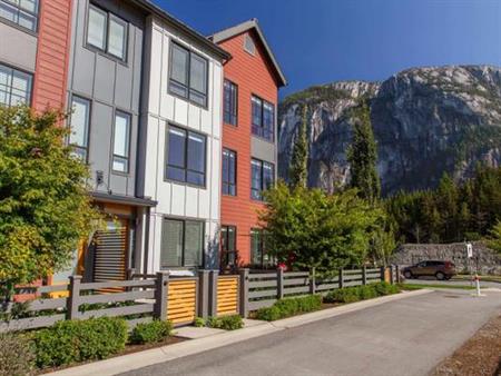 4 Bedrooom 3.5 Bathroom Townhouse at Sea & Sky Squamish