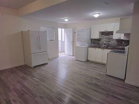 2 Bedroom, 1 Bath Suite - East Mission -