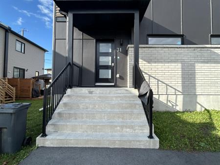 SUPERBE MAISON EN RANGÉE 3CC À GATINEAU