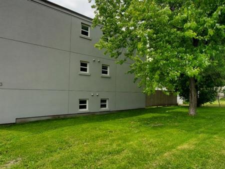 SPACIOUS 2 BDRM - GROUND FLOOR, great access to hwy & amenities & GM! | 213 Bloor Street West, Oshawa