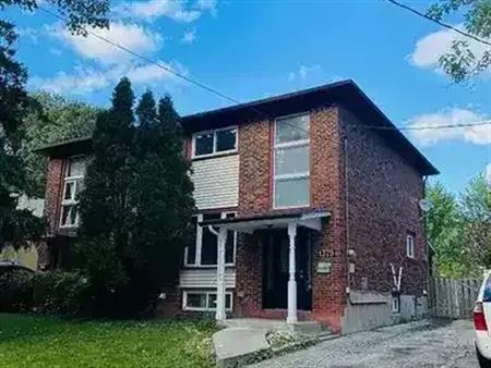 Spacious 3 Bedroom House In Prime Location | 1379 Freeport Drive, Mississauga