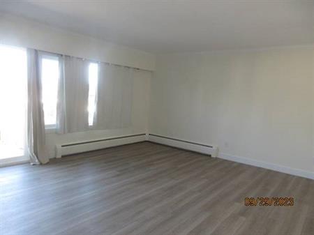 2 Bed/1.5 Bath Third floor unit, quiet building