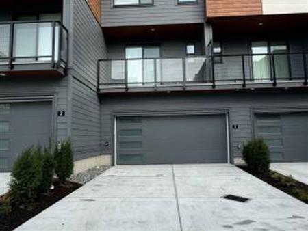 4 bed 3.5 bath brand new townhouse