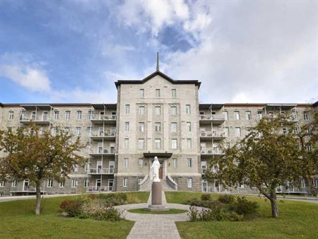 CONDO HAUT DE GAMME COMPLEXE LE DIVIN