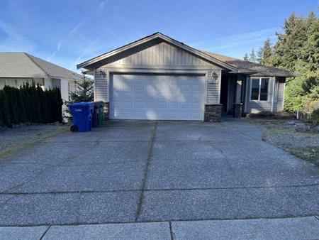 Spacious 3 bed 2 bath upper level in North Nanaimo