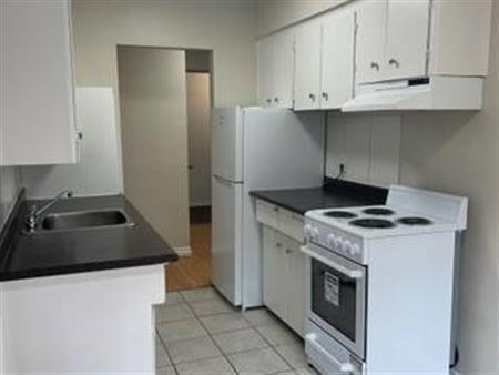 1br in Central Lonsdale