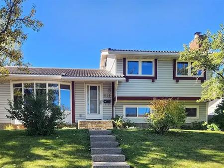 Great Family Home in Central NW Location | Calgary