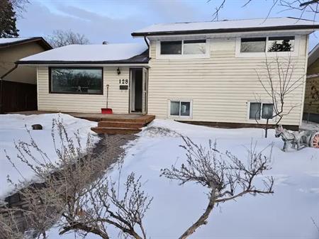 LOCATION, LOCATION! (5 Bedroom, newly renovated home.) | 128 Langton Drive Southwest, Calgary