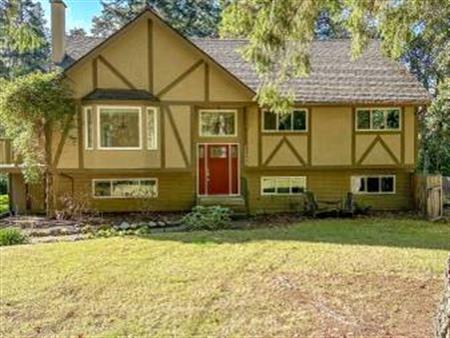 4-Bedroom Home in Deep Cove