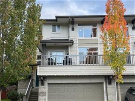 Bright, 2400sf Spacious Townhouse with tons of storage - 3 bed, 3 bath