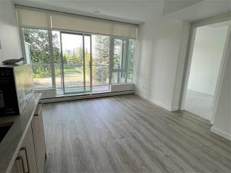 One bedroom in Surrey's new high-rise apartment for rent $2015 3 minut