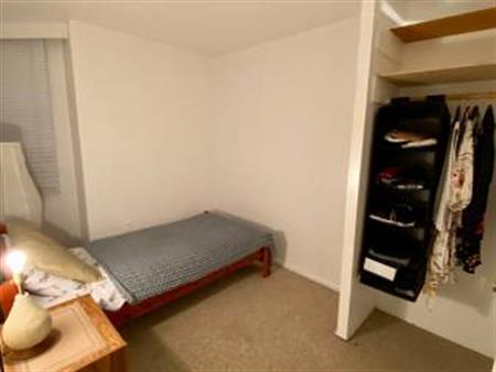 James Bay 1 BR with small den on Superior St.