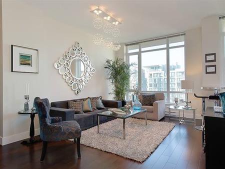 Furnished Penthouse Level 1 Bed + Den in Yaletown