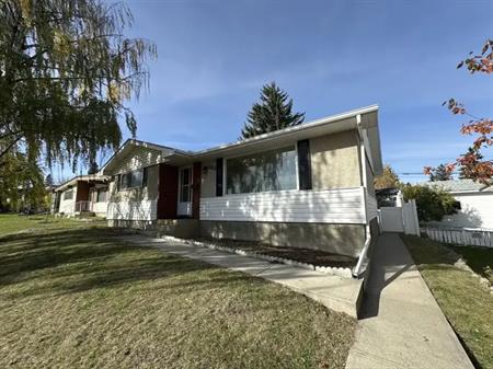 Detached home with double detached garage. | 804 104 Avenue Southwest, Calgary