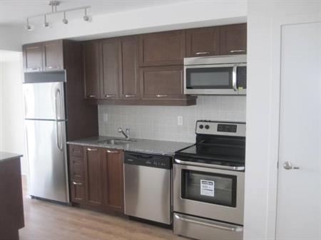 Spacious & Bright: Rare unit 1BR+1.5Bath+private lake view balcony