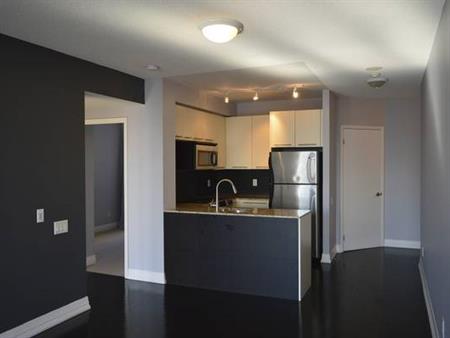 2bth - 21 Carlton St, Downtown Toronto