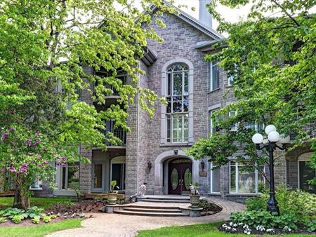 COURS VICTORIENNES, LUXUEUX 3 1/2 À LOUER À STE-FOY, QUÉBEC