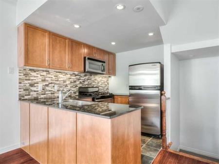 6  Wellesley Pl. #17 | 6 Wellesley Pl., Toronto