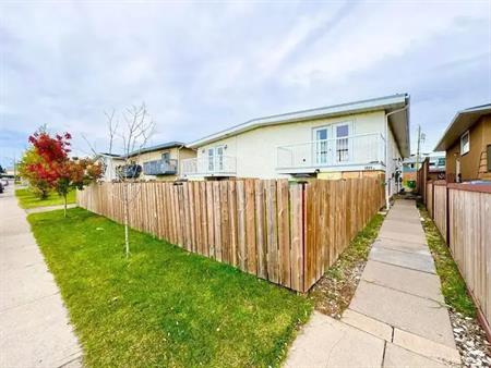 3-BEDROOMS bi-level home-AVAILABLE for OCCUPANCY ANYTIME | 1822A - 1820 34 Street Southeast, Calgary