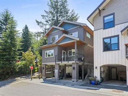 3 Bedroom Modern Duplex - Walking distance to ferry