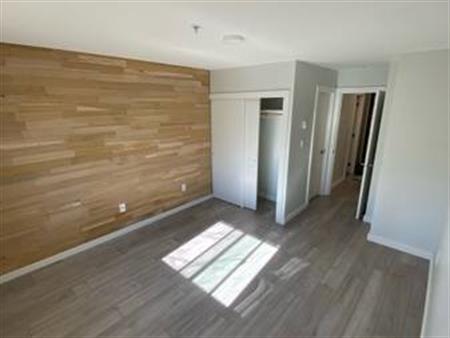 2 bed/ 1.5 bath condo for rent