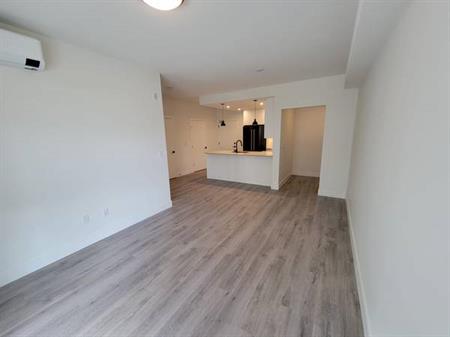 $2,050 / 1br - 660ft2 - Montrose Square: 1BDR+Den+Parking