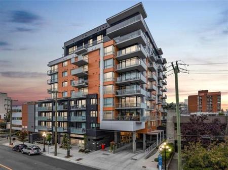 Fully furnished downtown Victoria one bed room condo