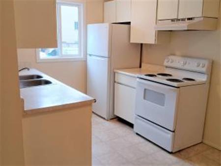 Unfurnished 3 bed, 1.5 bath Apartment (Crestwood Estates)