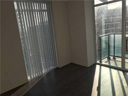 36 Lisgar - Stunning Views And Natural Sunlight In This Urban Oasis