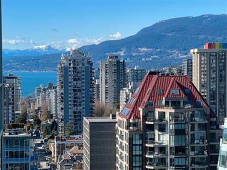 1 bedroom 1 den Vancouver downtown apartment