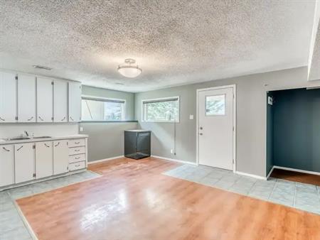 COZY, CLOSE TO DT, 1 BED + 1 BATH + ATTACH GARAGE, DT, TRENDY RICHMOND/KNOBHILL | B - 2116 23 Ave SW, Calgary