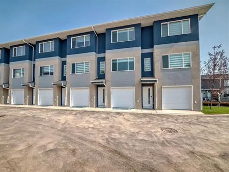 Tuscany Estate - Brand New Townhouse 3 Bedroom with Tandem Garage | 157 Tuscany Summit Heath Northwest, Calgary