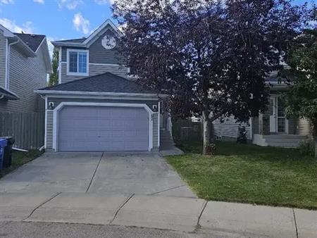 Great family home | 62 Royal Elm Way Northwest, Calgary