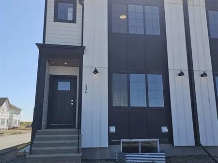 Beautiful newly built duplex | Rangeview Street SE, Calgary