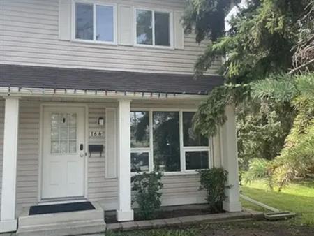 Corner townhome in quiet neighborhood | Calgary