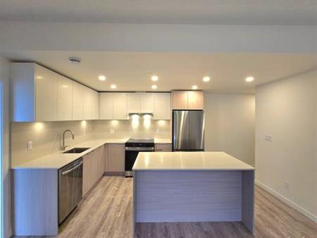 Brand New 2 Beds 2 Baths close to Surrey Central