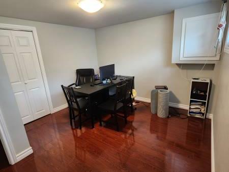 1 Bedroom Walkout Basement no sharing w/1 Parking