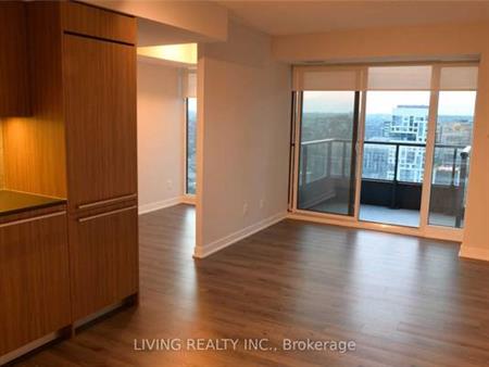 Entertainment district + den 700+sqft!