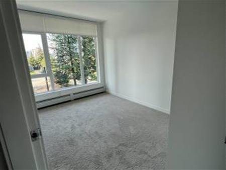 One bedroom in Surrey's new high-rise apartment for rent $1980