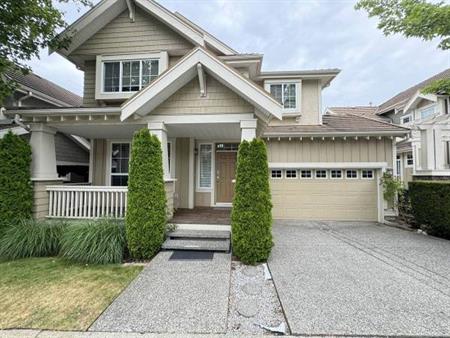 Large ~ South Surrey Large 5 Bedroom plus Den Single House